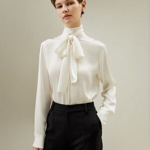 Chic Cream Blouse with Stylish Bow